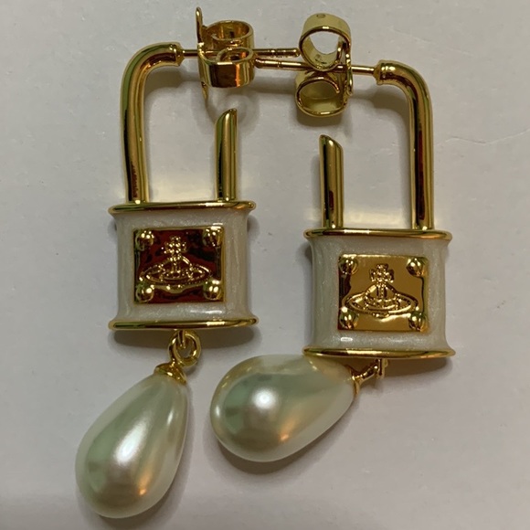 Sold out Vivienne Westwood lgold padlock pearl drop earring - Picture 5 of 7